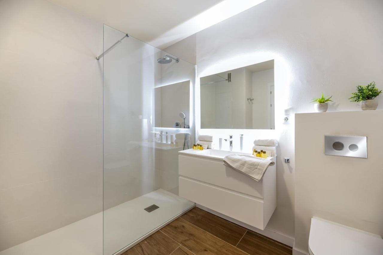 Vacation I 1 Puerto Banus Sea Front Rental, Renovated Marbella