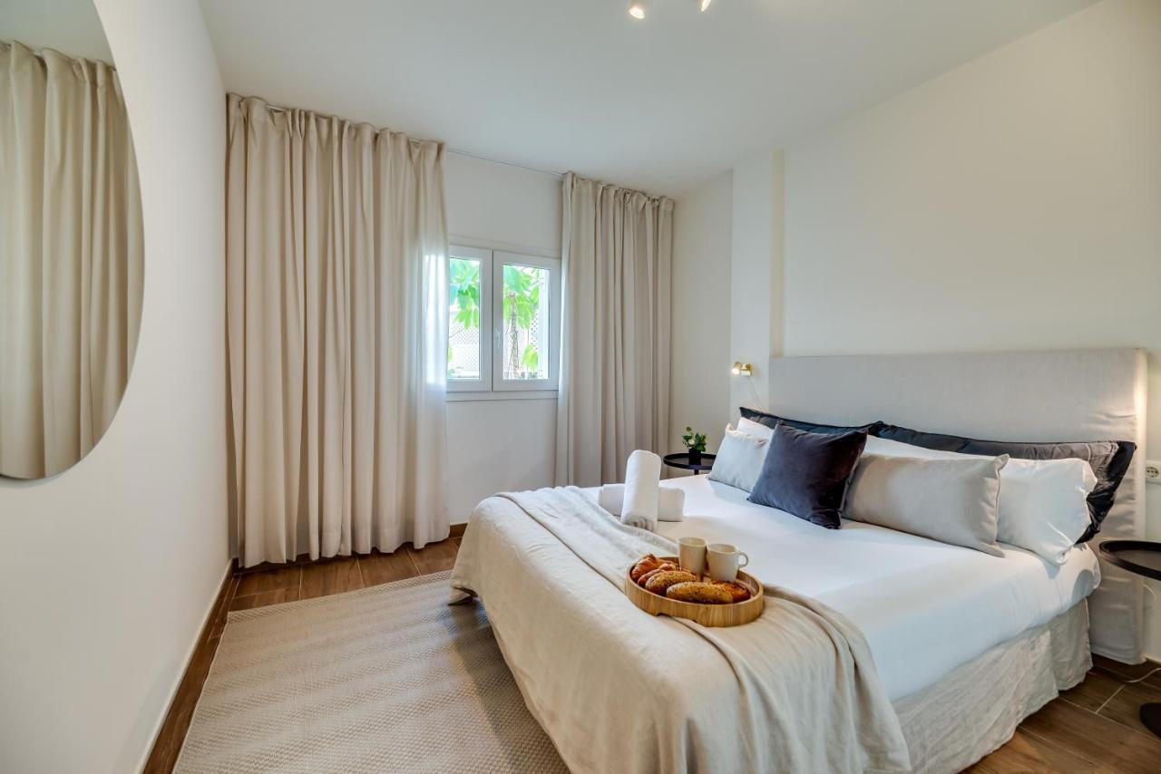 Vacation I 1 Puerto Banus Sea Front Rental, Renovated Apartamento Marbella